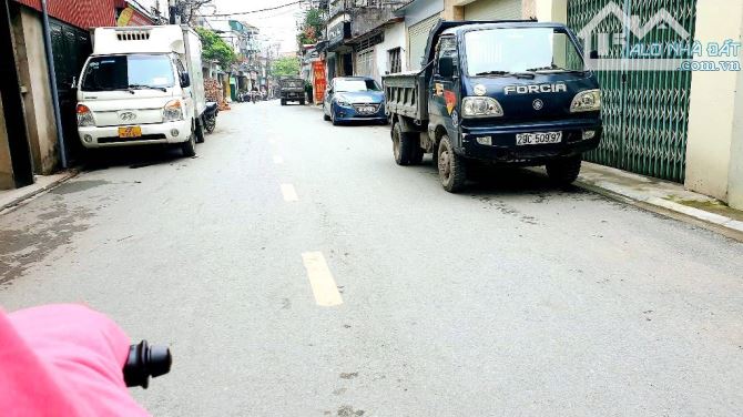 NHÀ Ở RẤT LỘC THANH AM,CHỦ ĐÃ MUA NHÀ TO HƠN NÊN CẦN BÁN - DT:51M, TẶNG NHÀ CẤP 4 - DÒNG T - 1