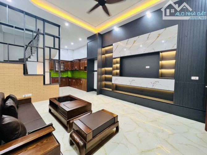 CỰC PHẨM NAM TỪ LIÊM - 46M - 5 TẦNG - THANG MÁY - Ô TÔ VÀO NHÀ - MT QUYỀN LỰC. GIÁ 6.5 TỶ - 1