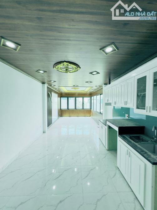 Nhà đẹp 8 tầng, thang máy, 62m, ở sướng, kinh doanh đỉnh cao, ô tô vào nhà, Kim Giang - 1