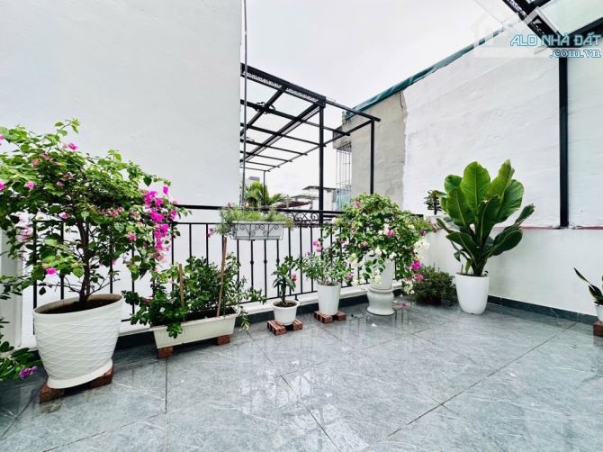 BÁN NHÀ - NGÕ 173 HOÀNG HOA THÁM - 43m - 6 TẦNG -MT4,7 m -💰 11,7 TỶ- XÂY MỚI - GẦN PHỐ- - 1