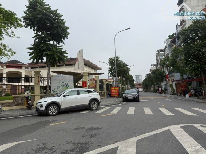 Bán nhà khu Phân Lô Hàng không Nguyễn Sơn- Long Biên: DT 91M2, Mặt tiền 7.6M, Vỉa hè - 1