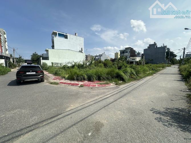 CHỦ ĐỊNH CƯ ,CẦN BÁN LÔ ĐẤT BIỆT THỰ, SÁT NGUYỄN DUY TRINH,PHÚ HỮU QUẬN 9- 305M2 -GIÁ 12 T - 1
