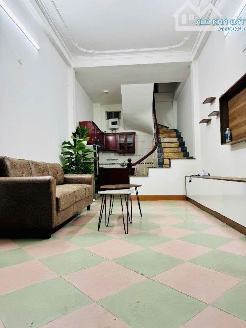 CẦU GIẤY - 30M - 5 TẦNG  - 2 MẶT THOÁNG - 10M RA Ô TÔ - DÂN XÂY - NHÀ ĐẸP - Ở NGAY - 1
