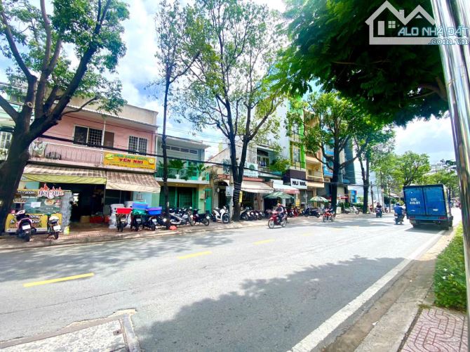Bán Đất Tặng Nhà - Mặt Tiền Hưng Phú, Q8 – 181m², Giá 30 Tỷ, Thu Nhập 38tr/Tháng - 1