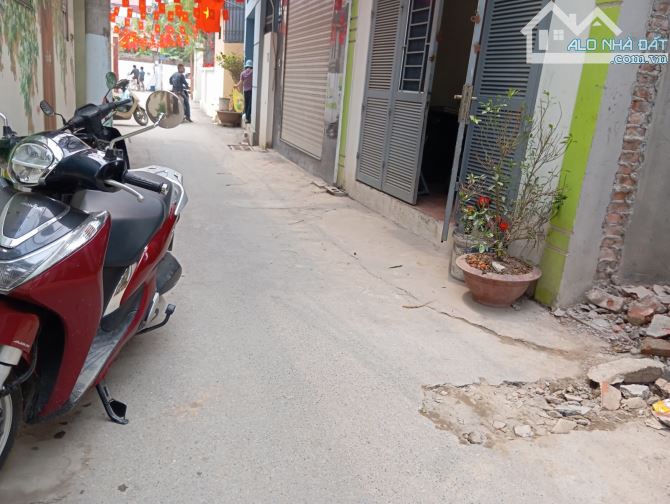 Bán nhà Quốc lộ 32 Thị Trấn Trạm Trôi, 37m2, 5 tầng, mặt tiền 5.3m, giá 5.35 tỷ - 1