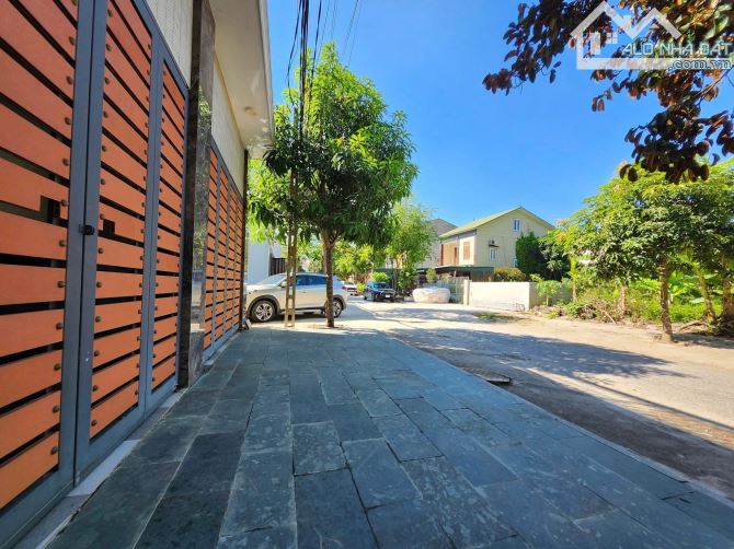 💥💥 Hàng Hiếm 330m2 bám đường rộng 15m ngõ Hoàng Phan Thái - 1
