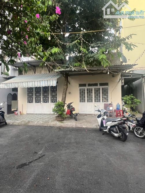 NHÀ ĐƯỜNG 5M VỈA HÈ 2M5 PHÓ ĐỨC CHÍNH SÁT LÔ GÓC - 1