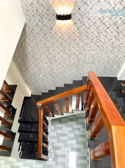 Cần bán nhà mặt tiền đường hai tầng khu Thành Thái - 1