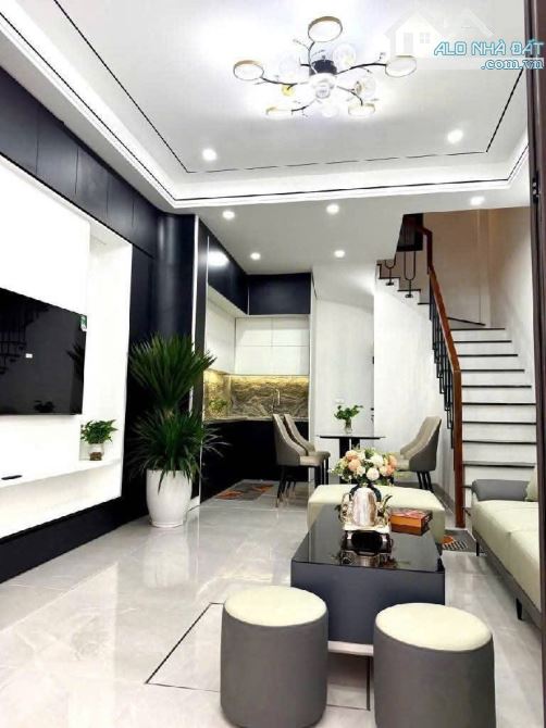 CHO THUÊ NHÀ NGUYÊN CĂN MỚI TINH PHỐ NGỌC THUỴ - Ô TÔ ĐỖ GẦN - 37M 5T  3PN- FULL NỘI THẤT - 1