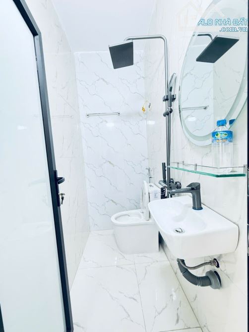 Bán nhà 3,5 tầng ngõ 476 chợ Hàng về ở luôn - 1