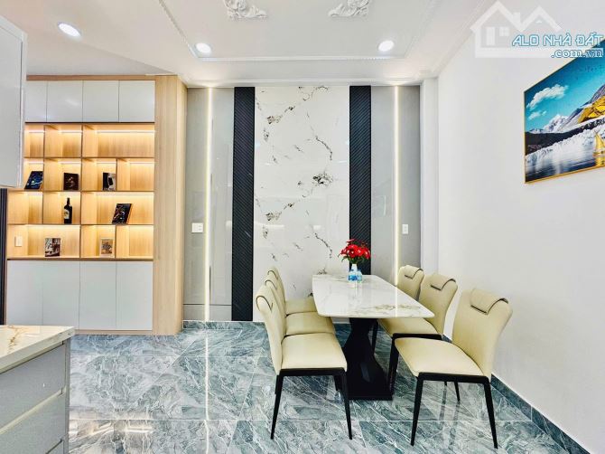 Mua ngay căn nhà 2 tầng ngay nhà Nguyễn Thiện Thuật, Quận 3. Giá: 4 Tỷ 220 / 52.9m2. SHR - 1