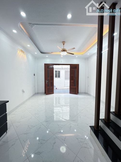 Cần bán nhà Nguyễn Văn Linh, Nguyễn Lam, Long Biên 34m, 5 tầng, mặt tiền 4m, giá 5.6 tỷ. - 1