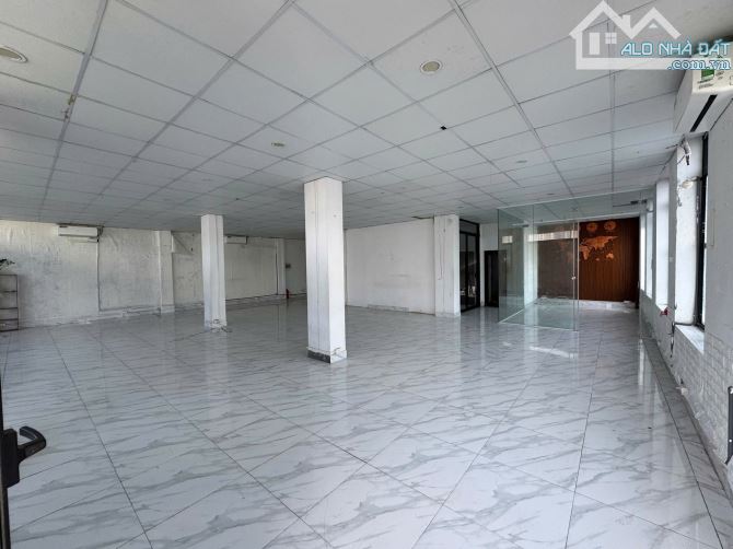 Cho thuê văn phòng 200 m2 tại Nguyễn Văn Lộc, Hà Đông, Mặt tiền rộng, thoáng - 1
