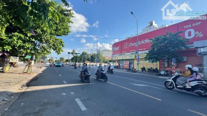 BÁN NHÀ NGAY NGÃ TƯ MẶT TIỀN NÚI THÀNH - VỊ TRÍ VÀNG KINH DOANH ĐỈNH CAO - GIÁ 1X TỶ - 1