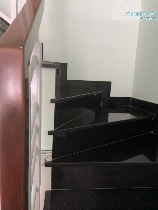 Bán nhà hẻm Tùng Thiện Vương Phường 12 Quận 8. Nhà hẻm ba gác thông thoáng - 1