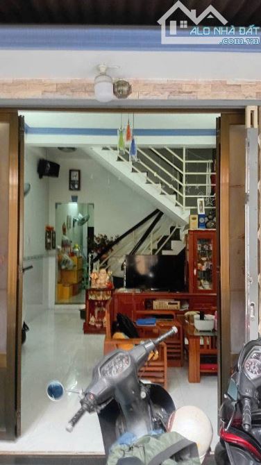 Bán nhà 1 sẹc gần mặt tiền Lạc Long Quân P10 Tân Bình - Hẻm xe hơi thông - 60m2 - Nhỉnh 7T - 1