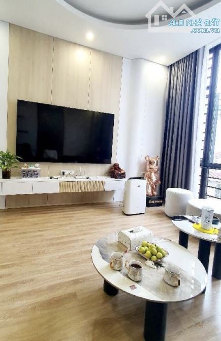NHÀ ĐẸP 40M2 - NGUYỄN VĂN CỪ - 6TẦNG THANG MÁY - ÔTÔ TRÁNH -  KHU VỰC SẦM UẤT - VỊ TRÍ ĐẸP