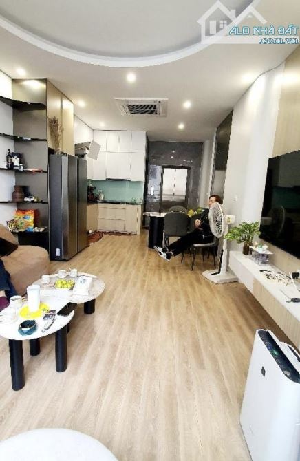 NHÀ ĐẸP 40M2 - NGUYỄN VĂN CỪ - 6TẦNG THANG MÁY - ÔTÔ TRÁNH -  KHU VỰC SẦM UẤT - VỊ TRÍ ĐẸP - 4