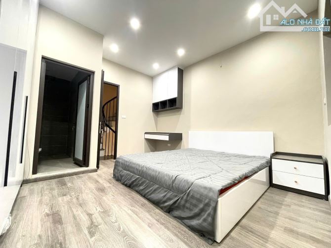 Bán nhà mặt ngõ  Đội Cấn quận  Ba Đình - Sổ 32m2 - giá 7,6 tỷ - Cách phố 10m - Nhà 4 tầng. - 1