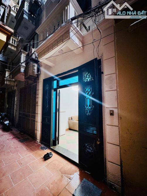 CẦU GIẤY 30M² 5 TẦNG – PHÂN LÔ – 2 THOÁNG – CÁCH Ô TÔ VÀI BƯỚC – 8.5 TỶ - 1