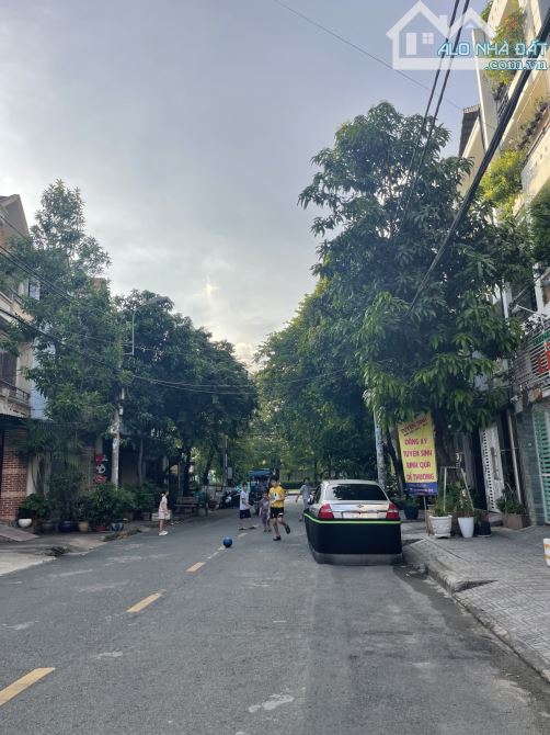 🏘️ 2/ ĐƯỜNG T8 TÂY THẠNH TP - 3 TẦNG - SÂN THƯỢNG - BTCT - GIÁ CHỈ -- 5,5 TỶ - 1