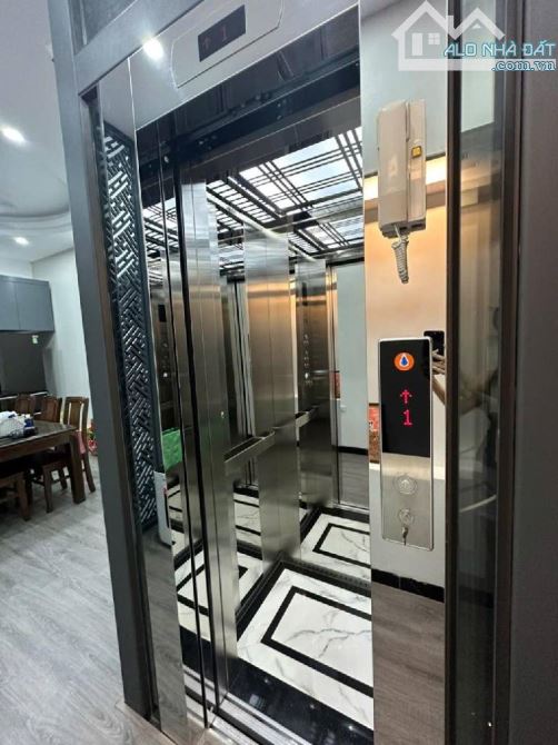 HIẾM CÓ! NHÀ PHÂN LÔ NGUYỄN VĂN CỪ - Ô TÔ TRÁNH - VỈA HÈ - KINH DOANH ĐỈNH - GIÁ CỰC TỐT! - 1