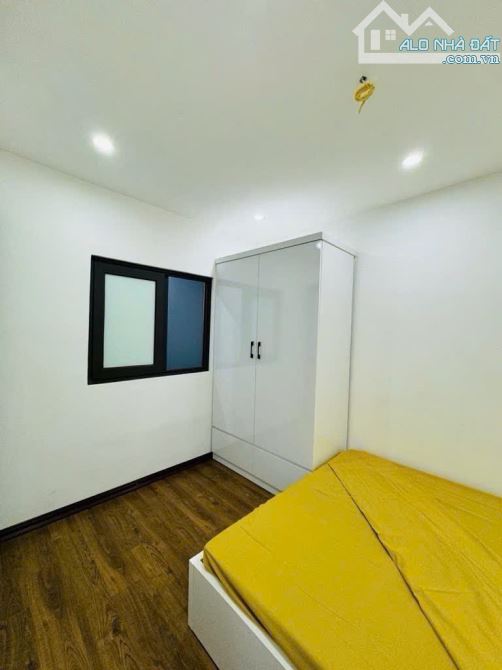 Bán Nhà Phố Minh Khai - Hơn 3 Tỷ - Lô Góc - 50m ra mặt phố - 18m2 x 3 Tầng - Sổ đỏ riêng - 1