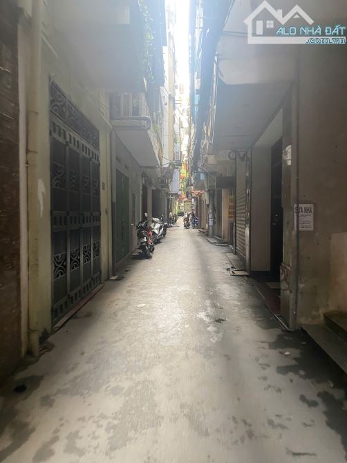 Đê La Thành - Mặt ngõ thông - Nhà đẹp ở ngay - Full nội thất - Gần phố Xã Đàn - Dân xây - 1