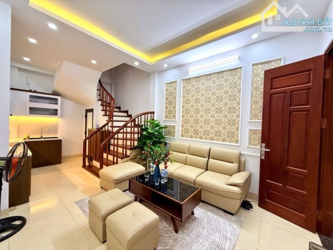 Pháo đài láng 32m 5 tầng mặt tiền.4.2m 7.7 tỷ. Ô tô gần. - 1