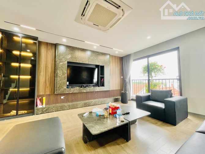 CỰC PHẨM LONG BIÊN! Ô TÔ TRÁNH, GẦN TRƯỜNG, CHỢ - 1
