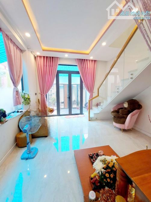 BÁN NHÀ NGUYỄN VĂN QUÁ Q12 - 2 TẦNG 92M2 ( 6M X 16M) - HẺM XE HƠI THÔNG - 5.97 TỶ. - 1
