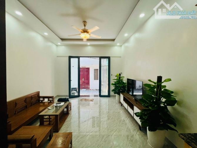 Bán nhà Đống Đa - Phố Tây Sơn, 32m2 x 5 tầng, MT 4,2m, giá 9.1 tỷ, lô góc, hai mặt thoáng - 1
