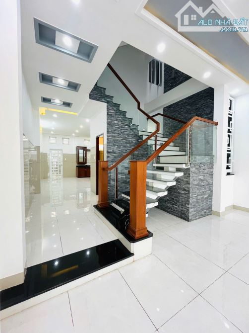 NHÀ CHO THUÊ TRỆT 2 LẦU MỚI ĐẸP - FULL MÁY LẠNH - TRỤC CHÍNH NAM LONG - 1
