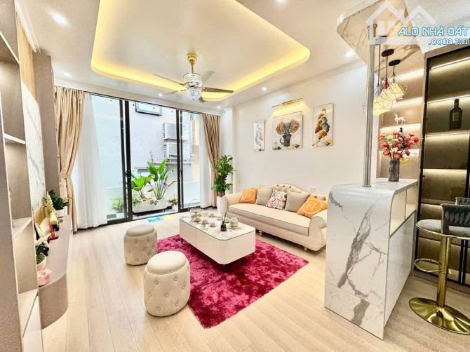 Bán nhà phân lô Hoàng Quốc Việt, Phạm Tuấn Tài, 2 Ôtô tránh, Thang máy, Kinh doanh 65 m2 - 1