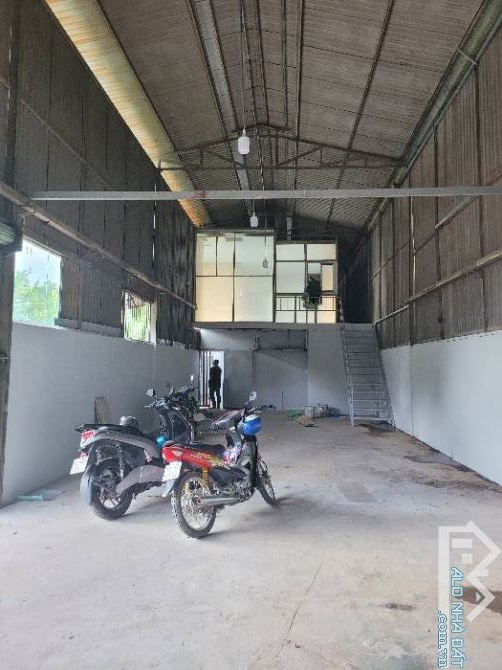Nhà Xưởng 1,5 tầng đường VƯỜN LÀI phường APĐ Q12 dt 186m2 (7x27) Hẻm Ôtô DÒNG TIỀN 20TR/TH - 1
