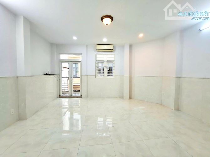 Bán nhà Hẻm 42 Đồng Xoài, gần chợ Hoàng Hoa Thám, DT:43m2 [5.3x9m] 2 Lầu ST - Chỉ hơn 6 Tỷ - 1