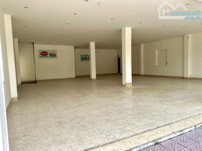 Siêu hiếm - Bán nhà 2 tầng mặt tiền đường Trần Đại Nghĩa, vị trí sầm uất, DT 15x25m - 1