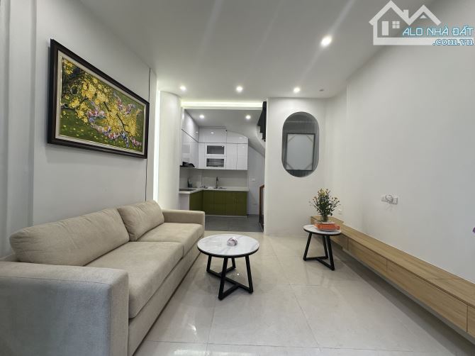 Nhà cắt lỗ Hoàng Hoa Thám DT 33 m x 6T.MT 4.2m.nhà thoáng có sân.mới đẹp - 1