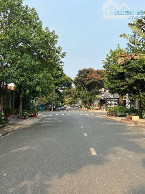 Biệt thự trệt/3lầu - MT đường 16M, ngay công viên, P. An Phú, Q2. DT 9x19M. Giá 30 tỷ TL - 1