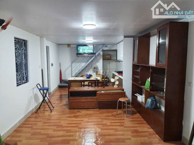 Cho thuê nhà nguyên căn ngõ 95 Thúy Lĩnh, DT 40m2 , 2 phòng ngủ, ô tô qua nhà,giá 10 triệu - 1