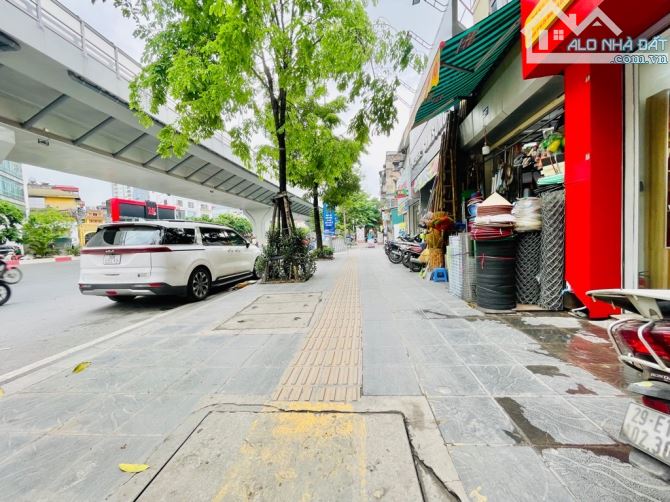 Bán nhà mặt phố Hoàng Cầu vỉa hè 6m, dt 90m2, 37 tỷ vị trí kinh doanh sầm uất. - 1