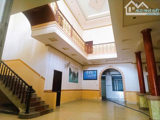 biệt thự mặt tiền đường phạm hùng, hướng đông nam, giá đầu tư - 1