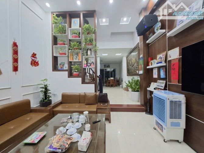 Bán gấp nhà Hoa Bằng 65m2, 5 tầng ô tô đỗ cửa, cách ô tô tránh 10m ở sướng hoặc làm VP - 1