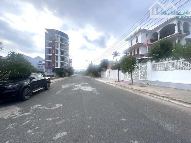 BÁN LÔ ĐẤT BIỆT THỰ ĐẸP HƯỚNG BIỂN, GẦN ĐƯỜNG PHẠM VĂN ĐỒNG NHA TRANG. Giá 15.5 tỷ - 2