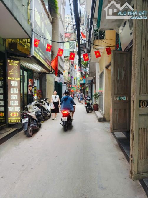 10,5 tỷ, 57m2, 4 tầng nhà dân xây Minh Khai, hàng xóm Timecity, nhà đẹp, rộng, giá rẻ - 1