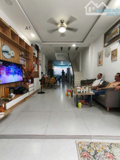 Cần bán gấp nhà hẻm ô tô Trường Chinh Q.12, 52m², 2 tầng, giá chỉ 4.2 tỷ - 1