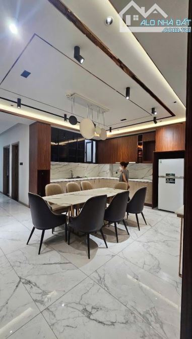 Cho thuê nhà nguyên căn 5 tầng đường Ngô Gia Tự cạnh chợ Xóm Mới giá tốt - 1