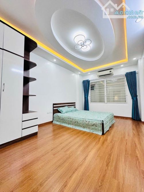 - Bán nhà Trần Cung, 10m ô tô, sát phố, nội thất xịn sò, 41m2, 8.7 tỷ. - 1