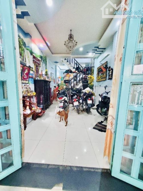 Gần chợ Phú Lâm - Bình Tân giáp Quận 6 - 3 tầng - 4m x 15m - Đường 6m - Khu an ninh - 1