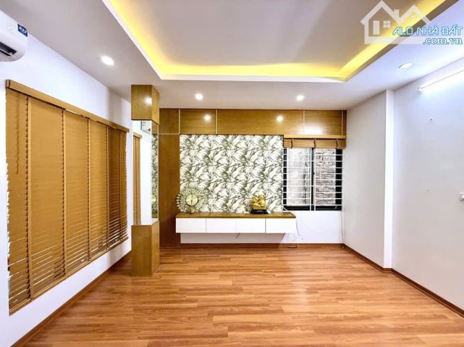 GIÁ TỐT NGỖ 111 SỐ 22 PHỐ QUAN HOA 35 M2 X 5 TẦNG KINH DOANH CÁCH PHỐ 20M SỔ ĐỎ - 1